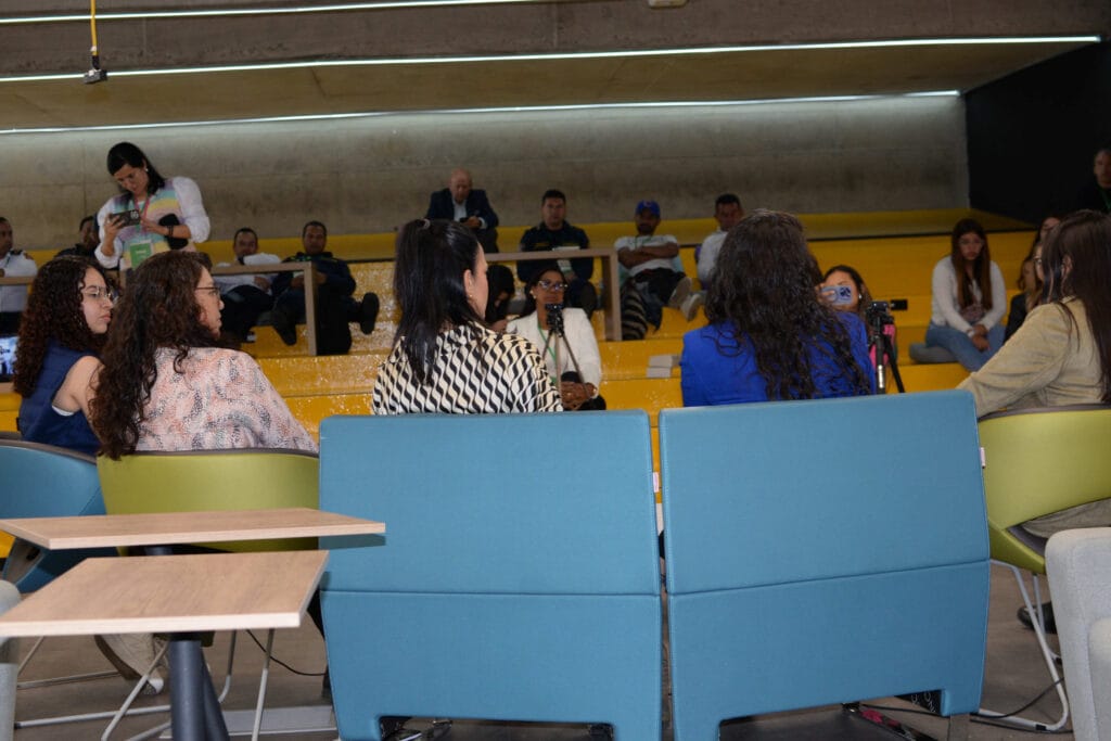 Conversatorio El Rol de la Mujer en la Protección Contra Incendios fire experiences anraci 2024